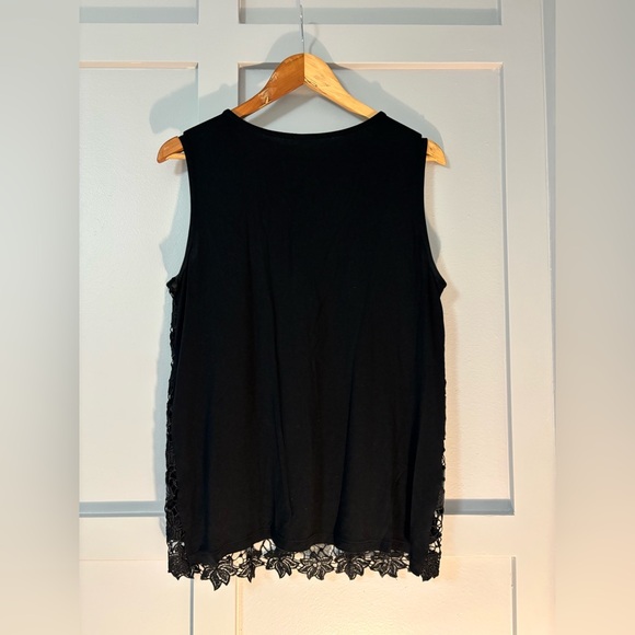 Black Floral Lace Sleeveless Top - Picture 3 of 5